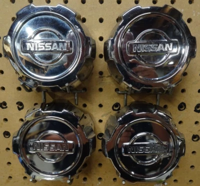 Juego de tapas centrales cromadas Nissan Pathfinder 1999-2001 OEM 403152W320 62370 usadas Foto 1 de 4