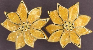 1987 Vintage White Christmas Poinsettia Flower Clip Earrings Gold Tone Sparkle - Picture 1 of 5