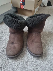 Women's UGG AUSTRALIA CLASSIC BROWN TALL BOOT SIZE 6.5 - Picture 1 of 5