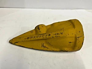 OEM Komatsu K30T KMAX 30 SERIES BUCKET TIGER TOOTH TEETH NEW - Picture 1 of 5