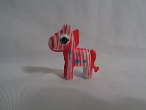 Mini tapa de lápiz rojo con salpicaduras de manchas de lalaloopsy - Imagen 1 de 3