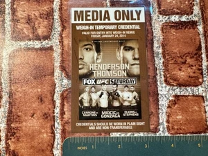 UFC Chicago 2014: Henderson, Miocic, Cerrone CREDENTIAL/PRESS PASS wiegt - Bild 1 von 2