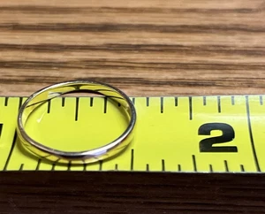 Vintage winziger 10K Gelbgold einfacher Bandring, gestempelt 10K, 0,4 Gramm, kostenloser Versand - Bild 1 von 5