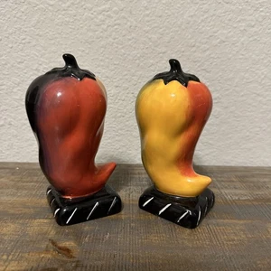 Vintage 5" Tonkunst Jalapeno Chilischoten Salz & Pfefferstreuer - Bild 1 von 8