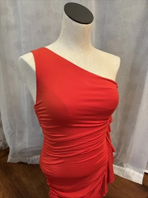 Sexy Vestido Guess Mujer Pequeño Rojo Ajustado para Ocasiones Especiales Un Hombro Elastizado Foto 1 de 4
