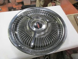 1960's  ORIGINAL OLDSMOBILE SPINNER/FLIPPER HUBCAP  - Picture 1 of 5