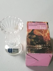 VINTAGE COLLECTORS CRYSTAL GALLERIES BY FAIRFIELD 24% LEAD CRYTAL VASE W/BOX - Picture 1 of 7