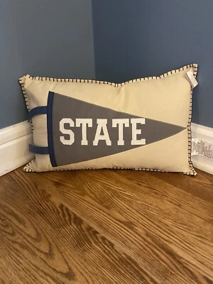 Almohada decorativa para dormitorio State College Foto 1 de 4