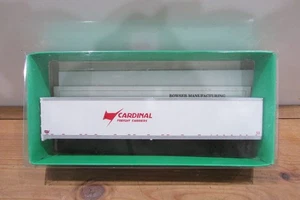 Ho Scale Bowser #3-5008 53' RoadRailer Smooth Wall Cardinal BOW5102 - Picture 1 of 4