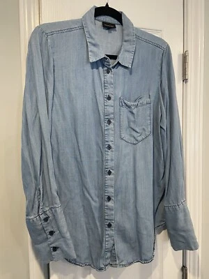 Who What Wear Size M Lyocell Denim Long Sleeve Button Down Large Cuffs Pocket  - Image 1 of 4