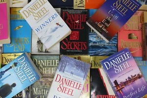 Lot of 10 Danielle Steel Romance Mass Market Paperback Books MIX - Imagen 1 de 10