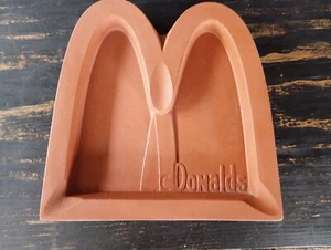Vintage McDonalds Clay Ashtray Red Heavy Restaurant Collectable - Imagen 1 de 8