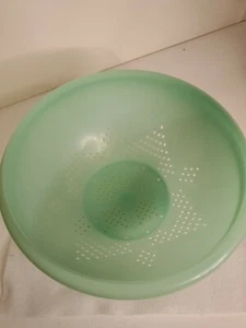 Tupperware Vintage Colander/Strainer in Jaderite Green #339-3 - Picture 1 of 6