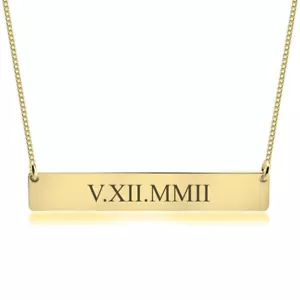 Roman Numeral Bar Necklace 24K Gold Plated Engrave Any Date Nameplate-ONecklace® - Foto 1 di 8