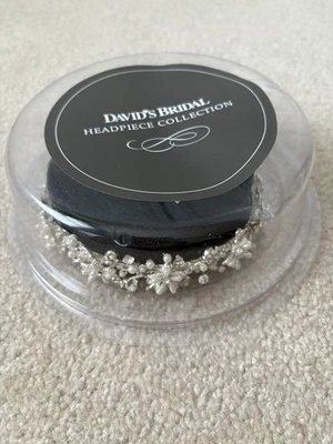 Головной убор David's Bridal Tiara Collection из слоновой кости с жемчугом и стразами - Изображение 1 из 3