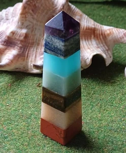 7 Chakra geschnitzter Edelstein Turm / Stab / Stern Reiki Heilung Kristall Ornament (B1) - Bild 1 von 9