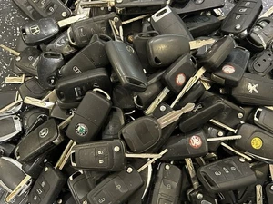 150 x mandos a distancia mixtos, llaves abatibles, mandos para repuestos o reparación  - Imagen 1 de 5