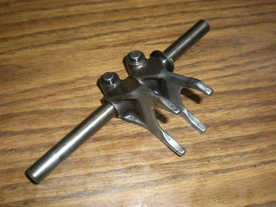 HORQUILLA INFERIOR CAMBIO MARCHA YAMAHA XS850 TRIPLE 81 1981 4R3 XS 850 Foto 1 de 4