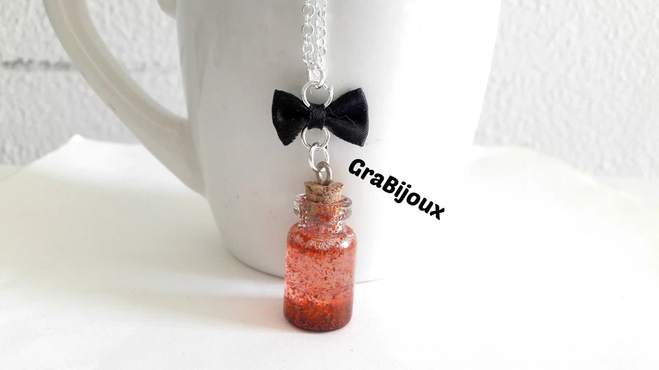 Collana bottiglietta resina rosso glitter e fiocco - Immagine 1 di 1