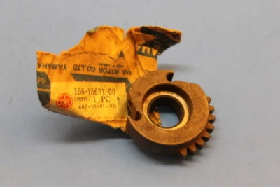 Nuevo de Lote Antiguo Yamaha YDS2 YDS3 TD1 TD1A PIÑÓN ENGRANAJE PN 152-15631-01-00 Foto 1 de 4