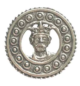 St Edward in Disc Pilgrim Medieval Handcrafted In Pewter Pin Badge W/A SEDPPIN - Picture 1 of 3