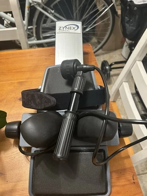 Dispositivo de tracción cervical Saunder con bolsa de transporte de lujo bomba manual Foto 1 de 4