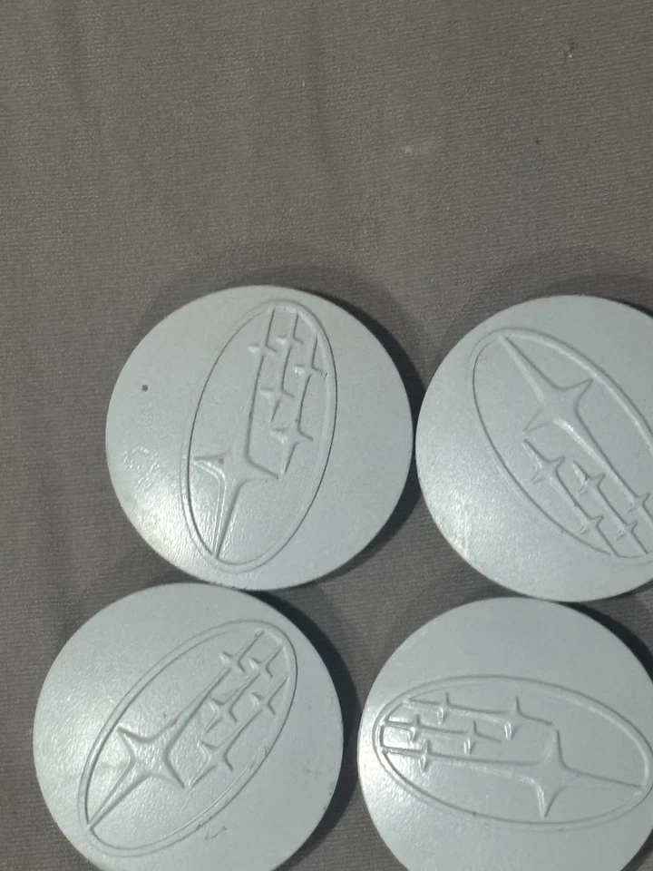 Tapacubos centrales para llantas Subaru Legacy 28821SA030 Outback Forester 2006 ~ 2016 Foto 1 de 4