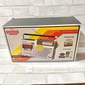 Reproductor de radio y casete Crosley Stranger Things NUEVO con diseño vintage CT200B - Imagen 1 de 5