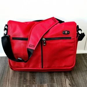 Victorinox Makers of the Original Schweizer Taschenmesser rot & schwarz Multi-Pocket - Bild 1 von 24