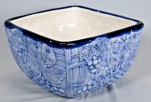 Baum Bros Style-Eyes blau geprägte Traube 9" quadratische Schüssel - Bild 1 von 10