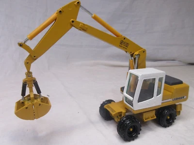 Conrad #2830 Liebherr A912 Wheeled Excavator w/Clamshell Bucket 1:50 w/Box - Image 1 of 4