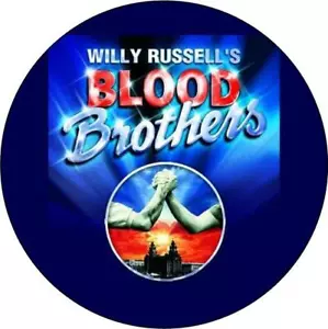 El musical de Blood Brothers. Insignia de botón. 25mm. - Imagen 1 de 1