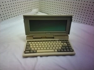 Toshiba T1000 Vintage Laptop PA7027U *UNGETESTET WIE BESEHEN* - Bild 1 von 6