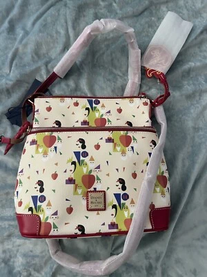 Сумка через плечо Dooney & Bourke модель Snow White & The Seven Dwarfs 85th Disney Parks - Изображение 1 из 4