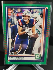 2025 Panini Donruss - Hunter Henry Green Press Proof #69 Patriots - Bild 1 von 4