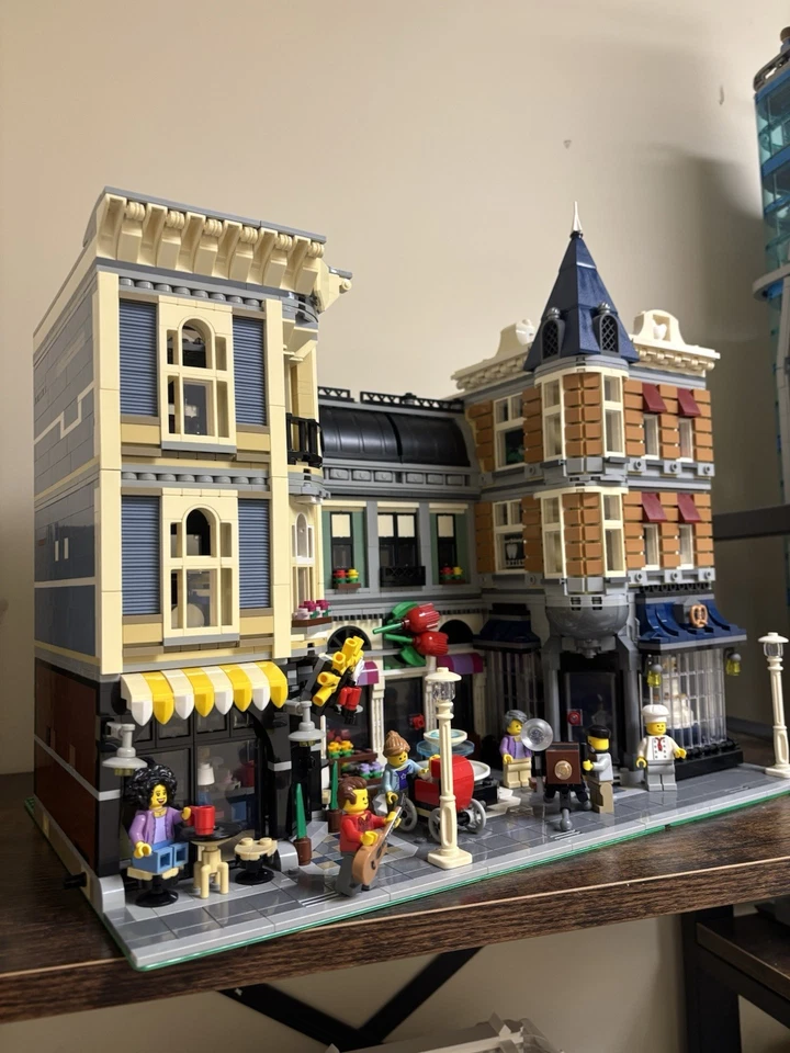 LEGO CREATOR: Cuadrado de montaje (10255) USADO COMPLETO Foto 1 de 4