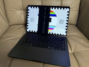 Apple MacBook Pro 14" (1TB SSD, Apple M3 Pro, 16GB) Laptop - Silver - MRX43LL/A - Afbeelding 1 van 7