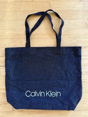 Bolsa tote Calvin Klein, cinza escuro gráfica de algodão ciclado leve - Imagem 1 de 4