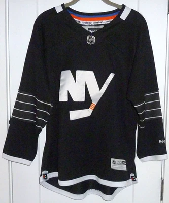 Reebok NHL Boys Black and White NY Islanders Jersey Size Youth L/XL - Image 1 of 4
