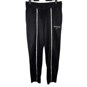 Nike Damen kleine schwarze Trainingshose Spell Out Logo weiße Streifen Jogginghose - Bild 1 von 6