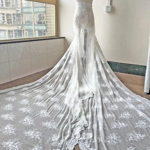 Tela De Encaje Bordado Off-White Con Borde Festoneado De Encaje Floral Para Boda - Imagen 1 de 4