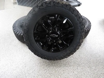 RUEDAS DE FÁBRICA CHEVY 2500 3500 20" LLANTAS NEUMÁTICOS 2025 TRAIL BOSS KO3 SENSORES NEUMÁTICOS Foto 1 de 4