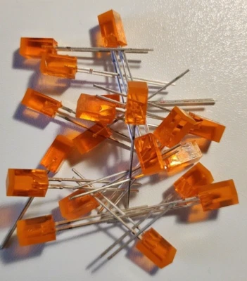 20x LED ARANCIONI QUADRATI, LATO 5MM., "FLAT FRONT", NUOVI (NOS) - Immagine 1 di 2