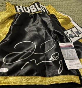 FLOYD MAYWEATHER JR. Signed BLACK & GOLD BOXING TRUNKS 50-0 BAS - Picture 1 of 5