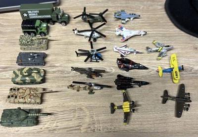 Lot Of 21 90’s Micro Machines Military Aircraft Tanks Jets And Helicopters - Image 1 of 4
