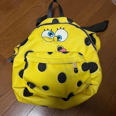 Mochila MOSCHINO Jeremy Scott Bob Esponja Colaboración Amarilla Usada De Japón Foto 1 de 4
