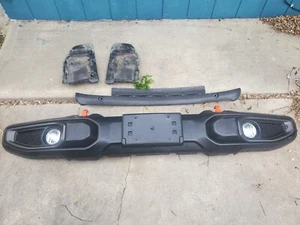 2018 2019 2020 2021 Jeep Wrangler JL Gladiator JT Front Bumper with Fog Lights - Picture 1 of 17