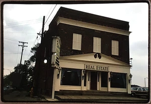 Oficina de bienes raíces vintage Kodachrome 1972 extensión en algún lugar de Ohio - Imagen 1 de 2
