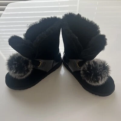 BOTAS CORTAS UGG ISLEY CHAROL NEGRAS IMPERMEABLES TALLA US 3 Niñas Foto 1 de 4