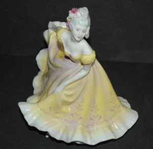 ROYAL DOULTON FIGURINE  Ninette  Copr. 1970 H.N.2379 - Picture 1 of 11